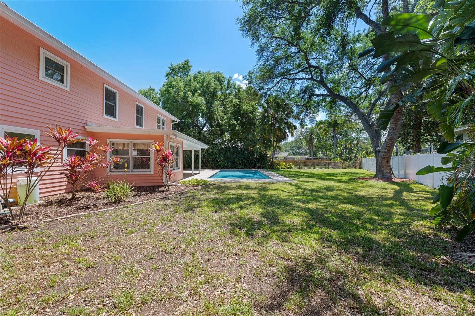 CHATEAU WOOD - Residential