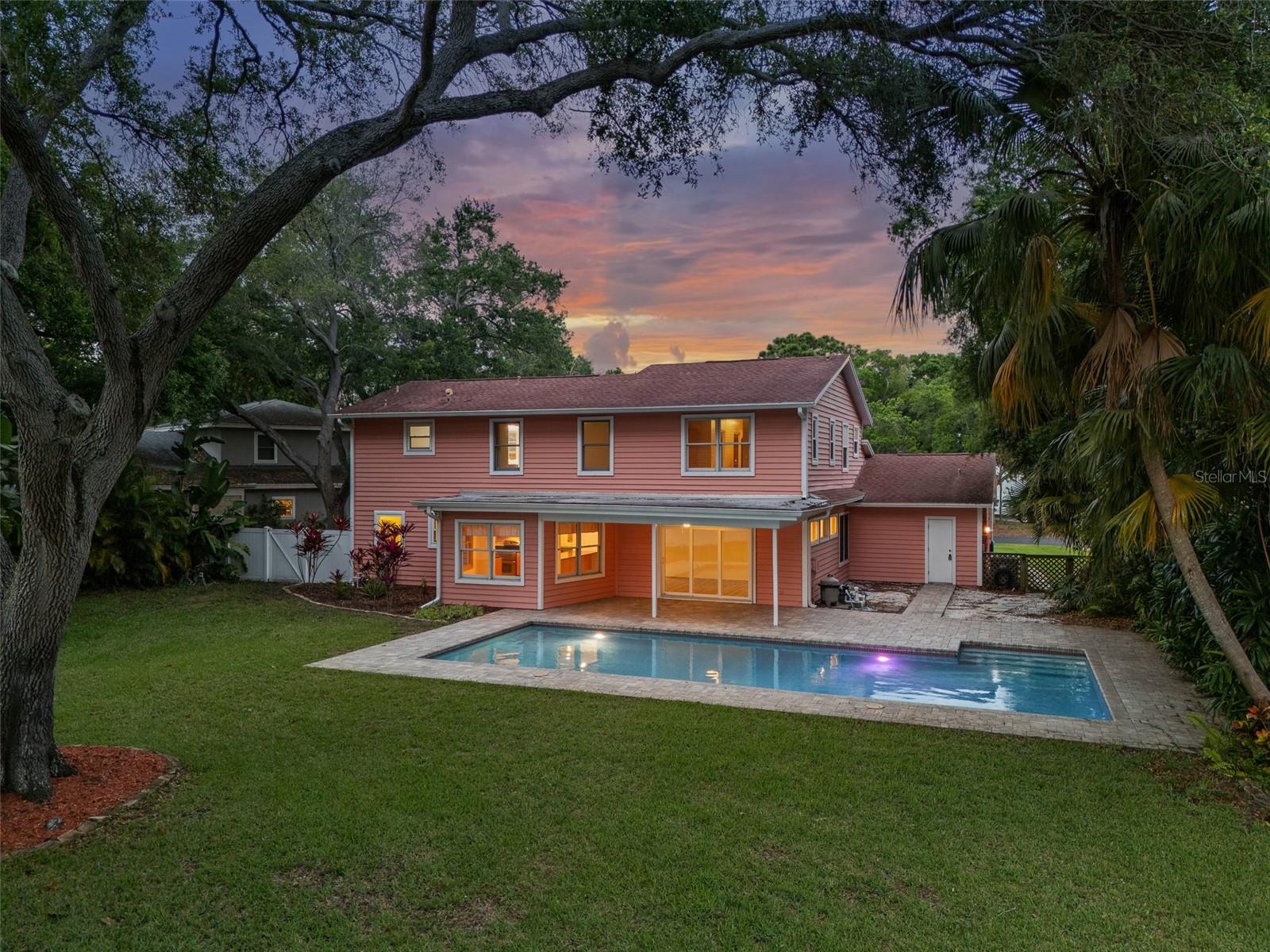 CHATEAU WOOD - Residential