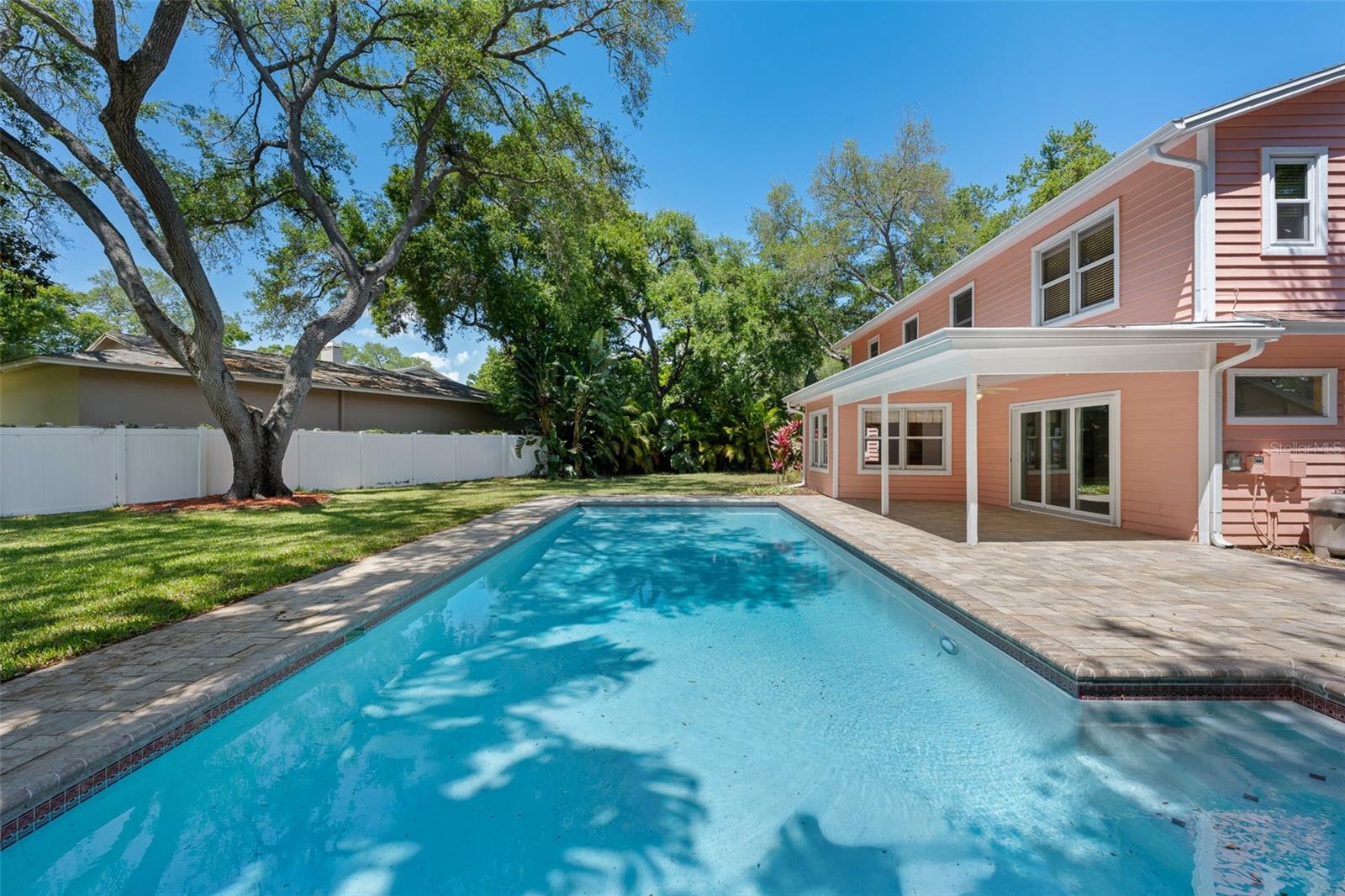 CHATEAU WOOD - Residential