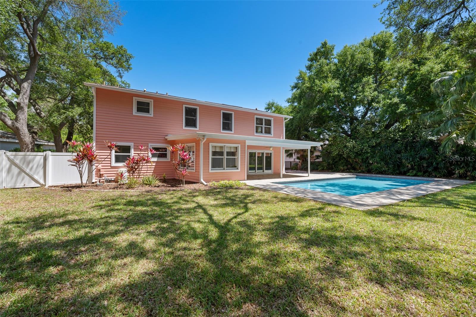 CHATEAU WOOD - Residential