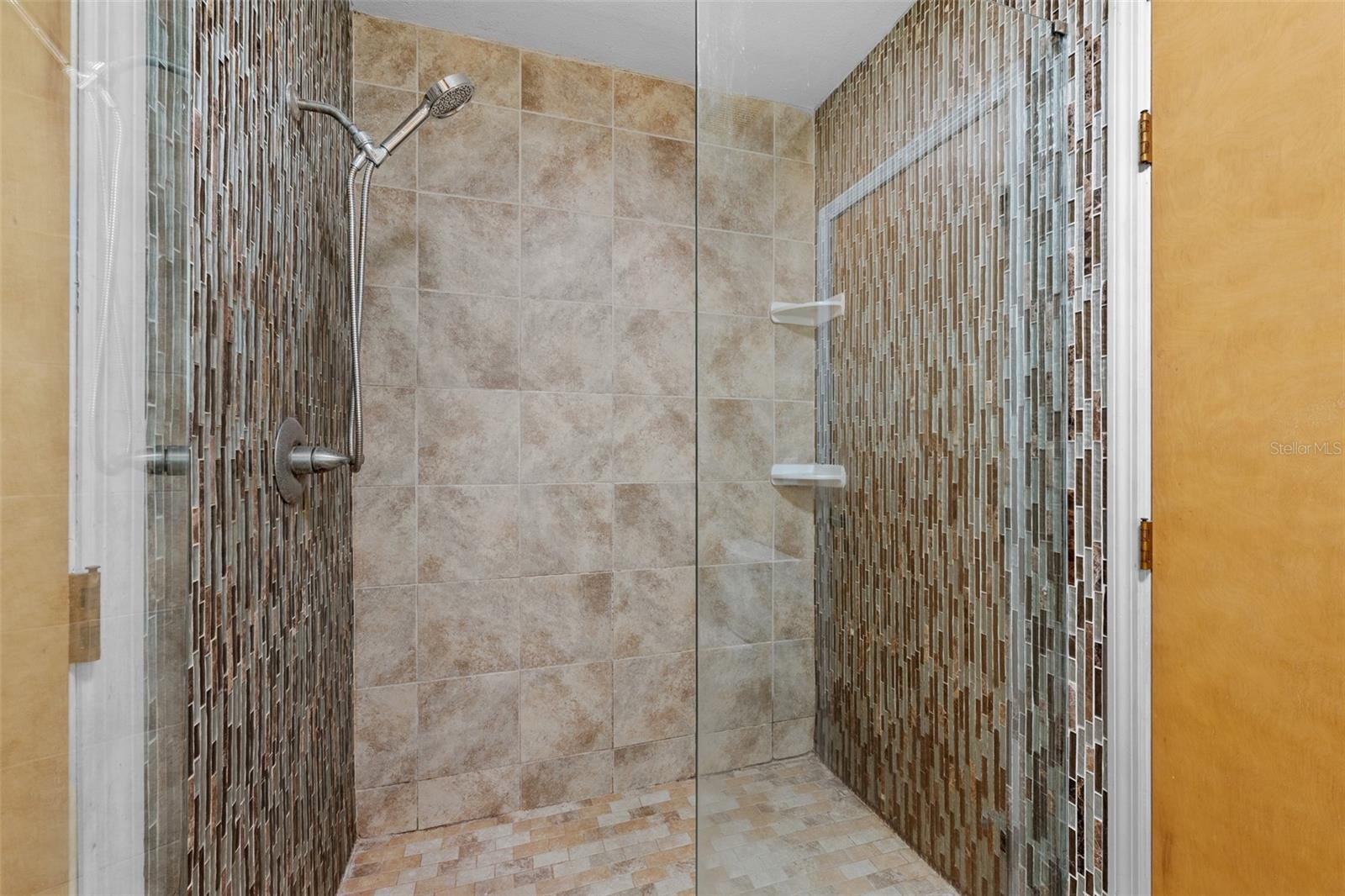 CHATEAU WOOD - Residential