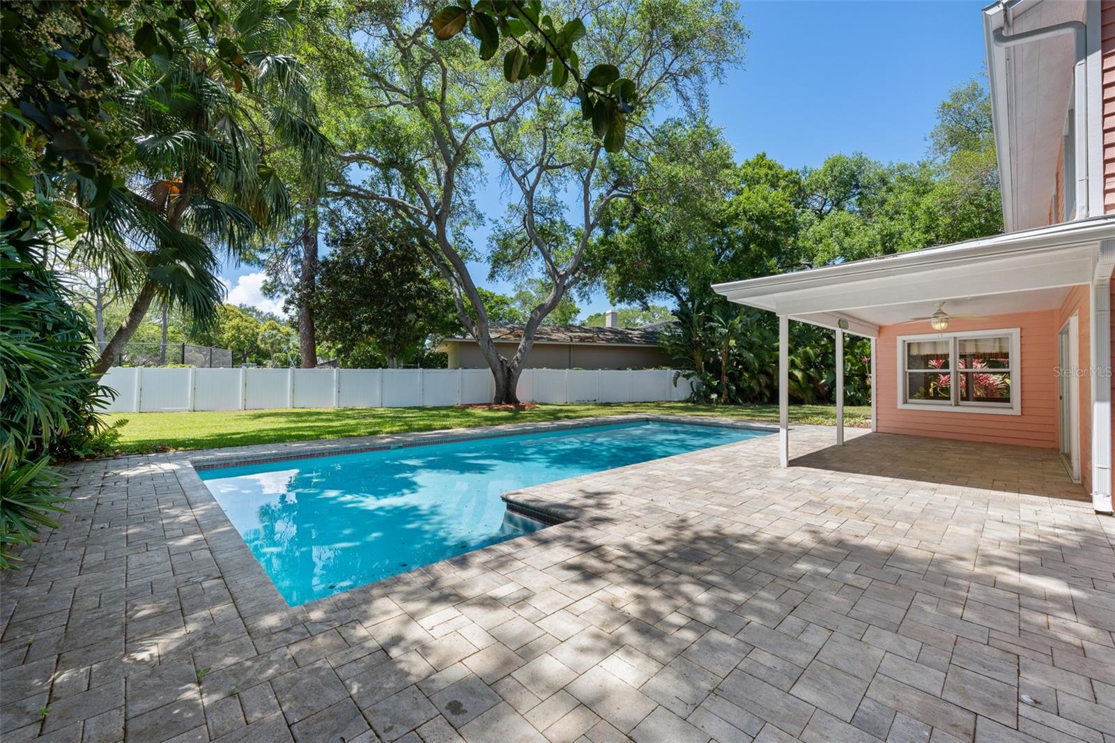 CHATEAU WOOD - Residential