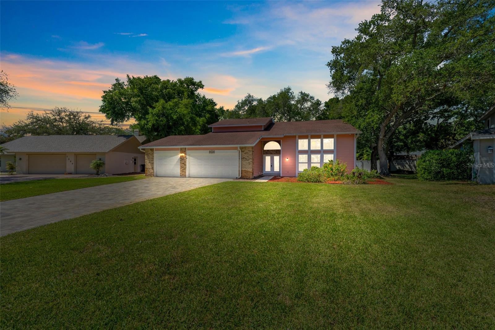 CHATEAU WOOD - Residential