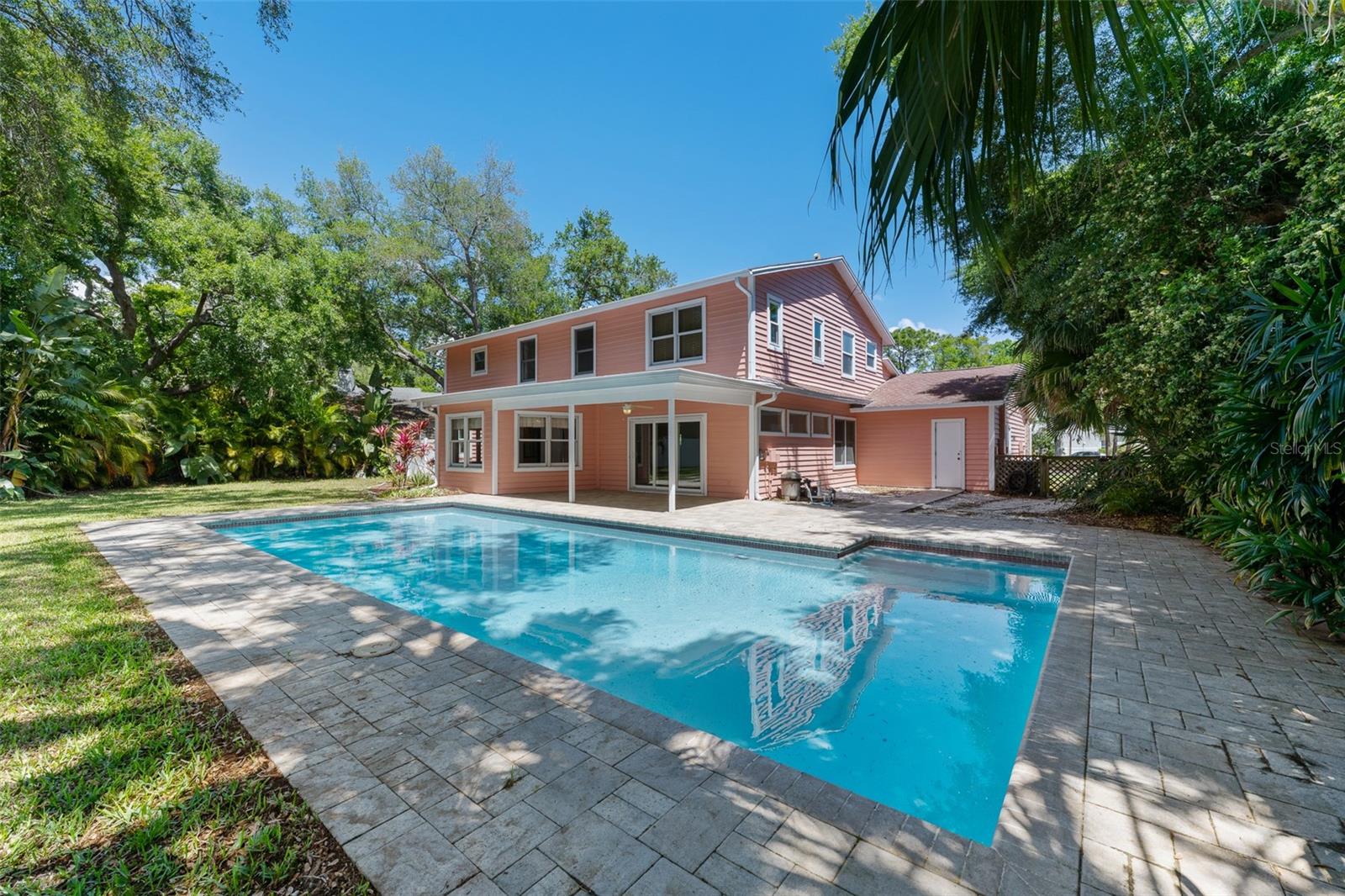 CHATEAU WOOD - Residential