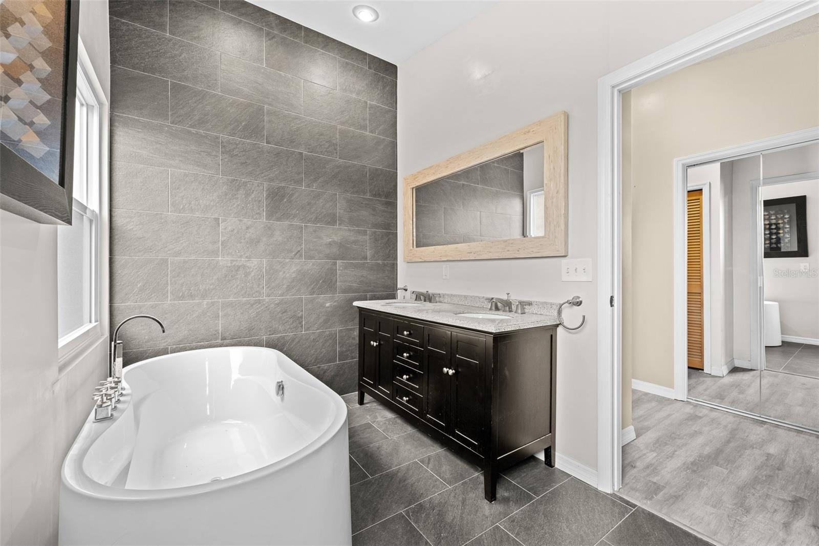 CHATEAU WOOD - Residential