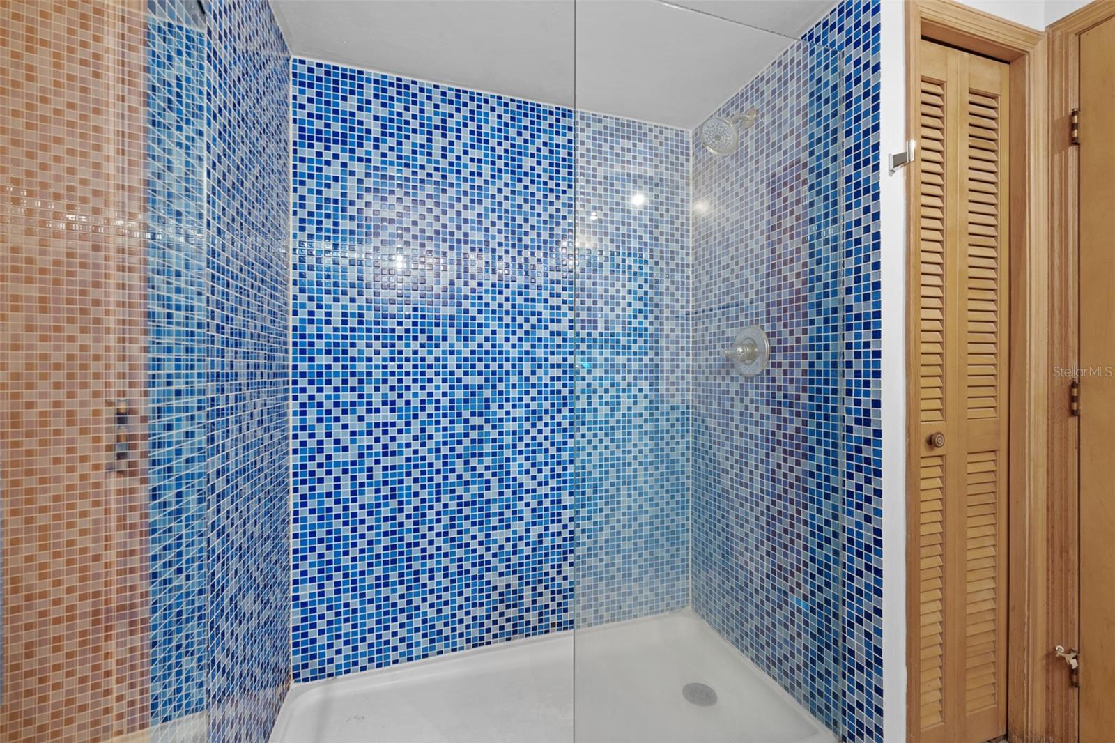 CHATEAU WOOD - Residential