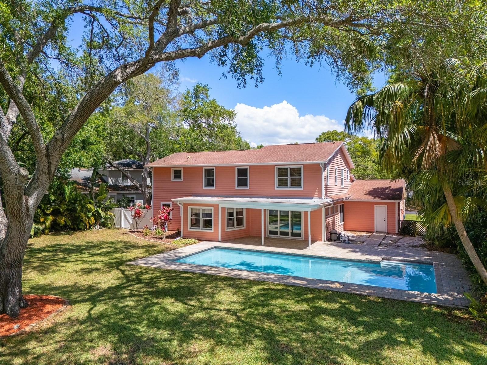 CHATEAU WOOD - Residential