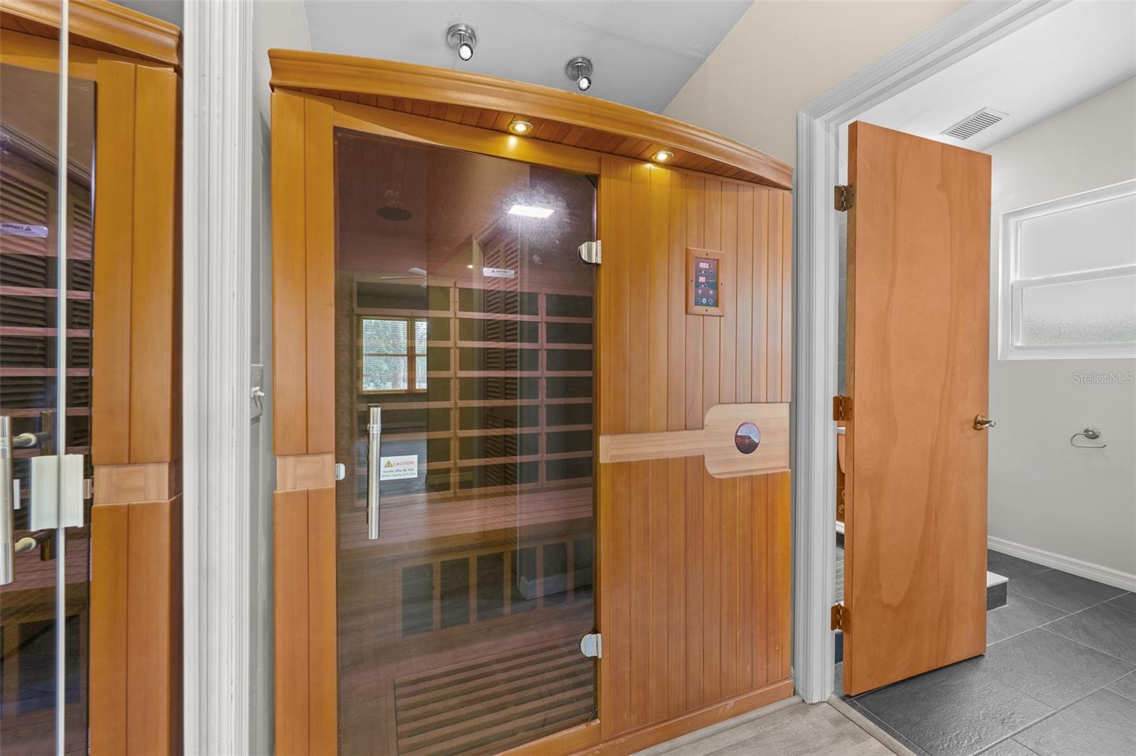 CHATEAU WOOD - Residential