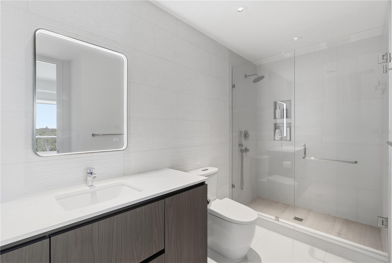 SERENA BY THE SEA - Residential