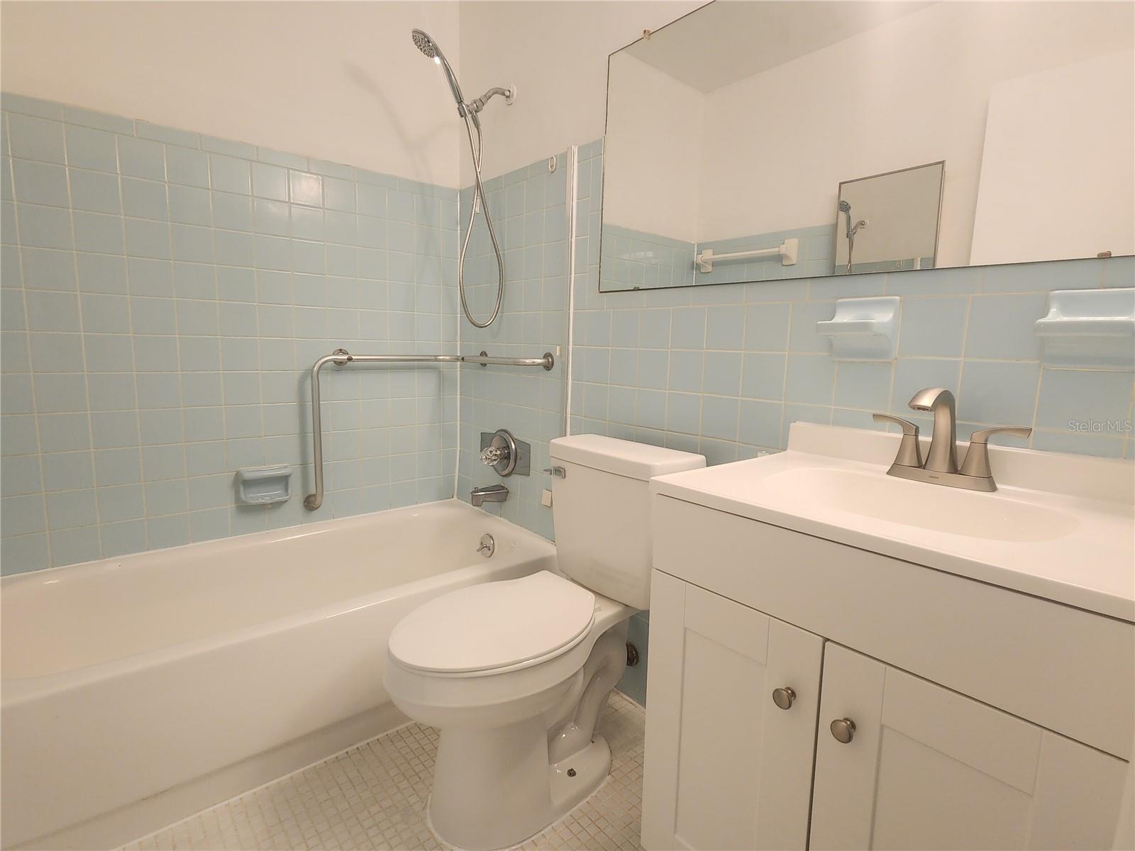 ON TOP OF THE WORLD - Residential Lease