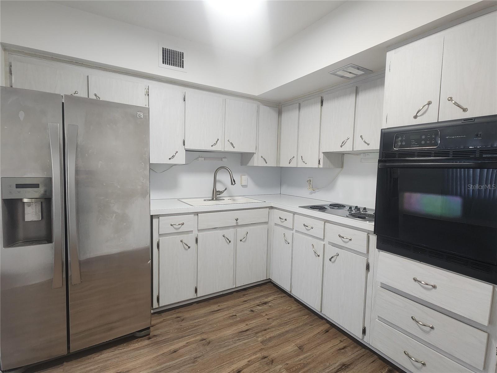 ON TOP OF THE WORLD - Residential Lease