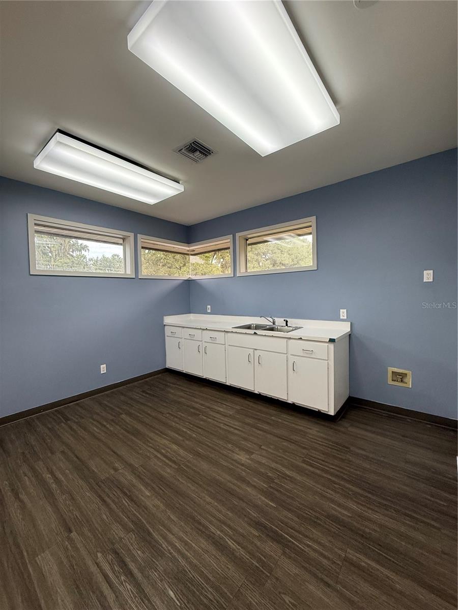 SOUTH PINE - Commercial Lease