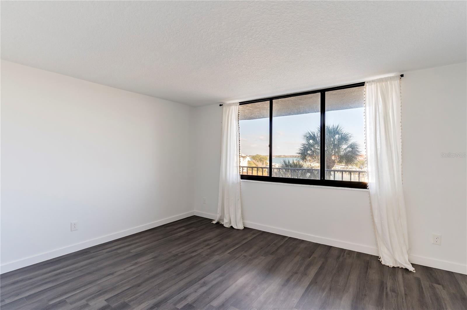 HARBOUR THE CONDO - Residential