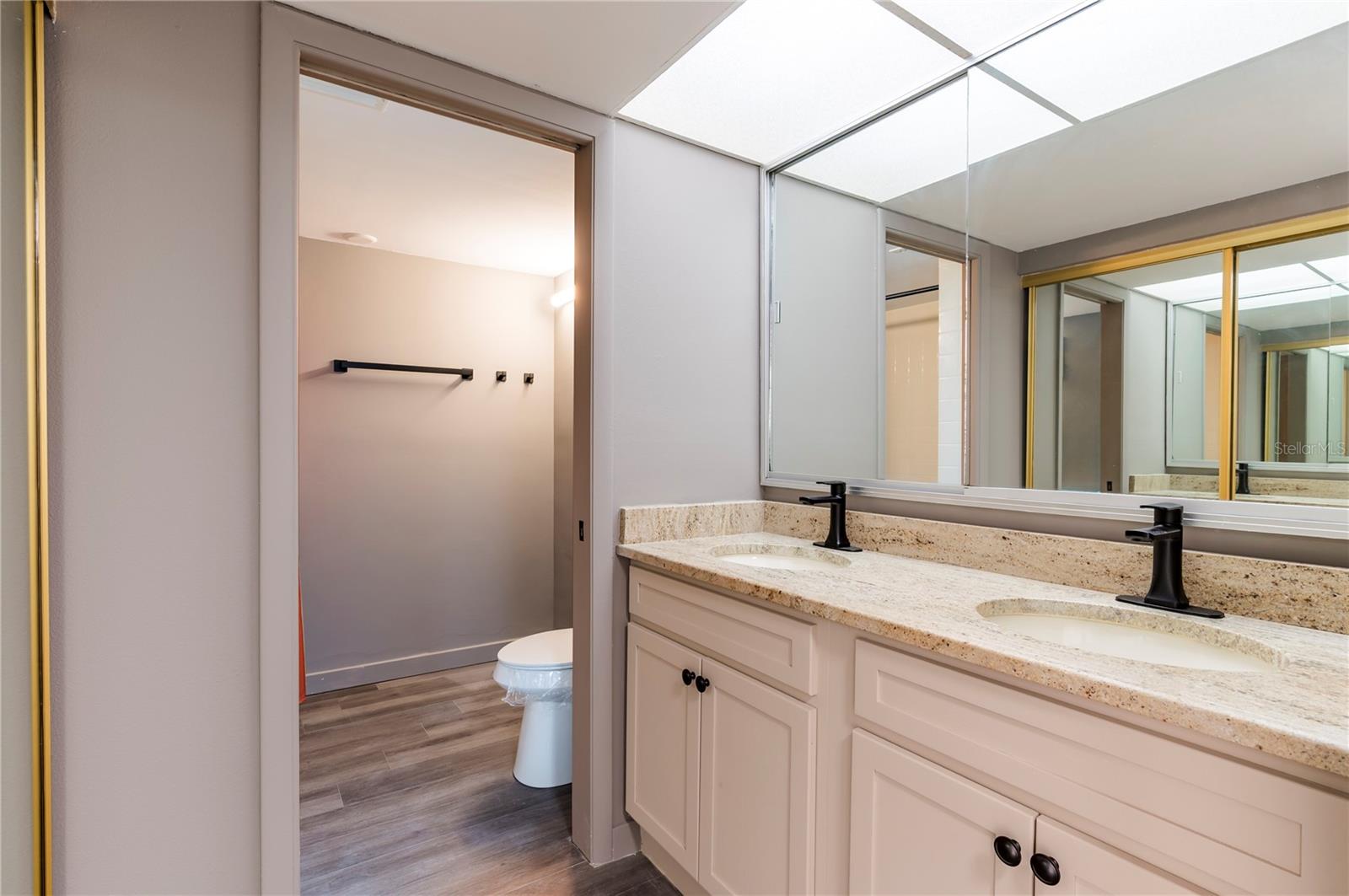 HARBOUR THE CONDO - Residential