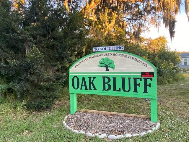 OAK BLUFF - Land