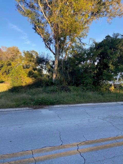 OAK BLUFF - Land