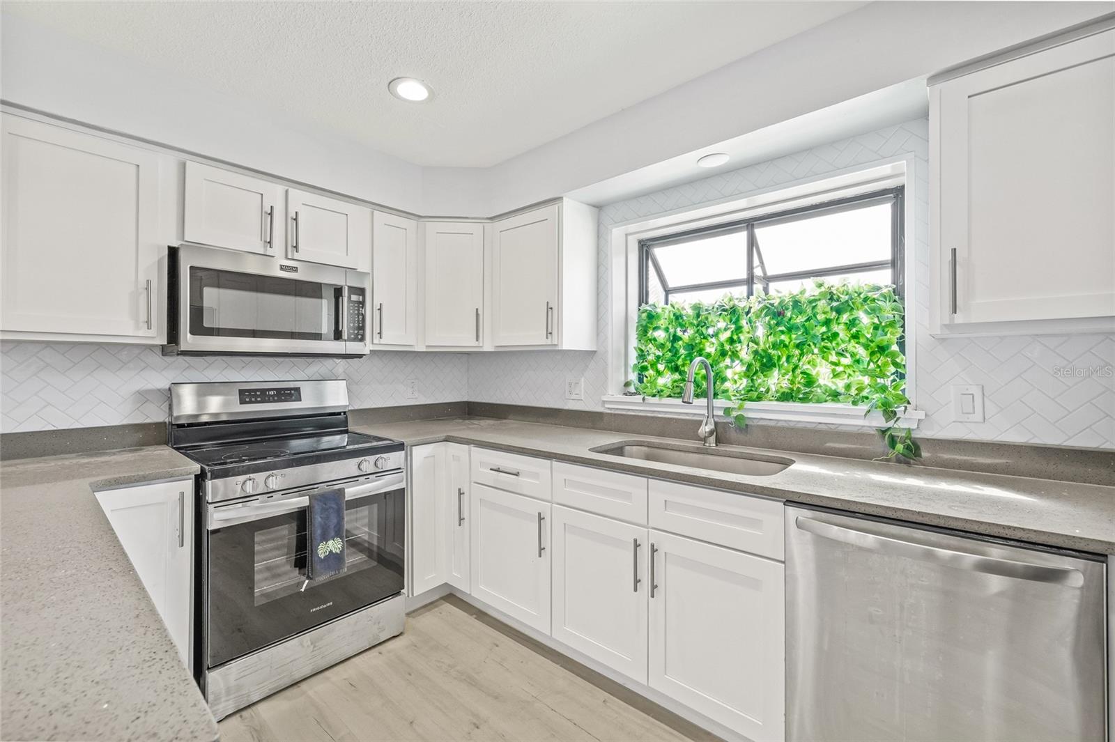 SHORE ACRES BAYOU GRANDE SEC - Residential