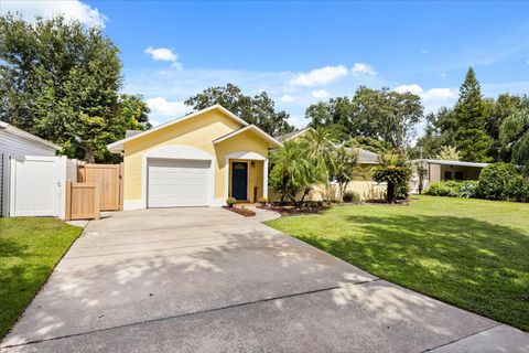 Photo of 1615 Poe Avenue, Orlando, FL 32806 (MLS # O6347145)