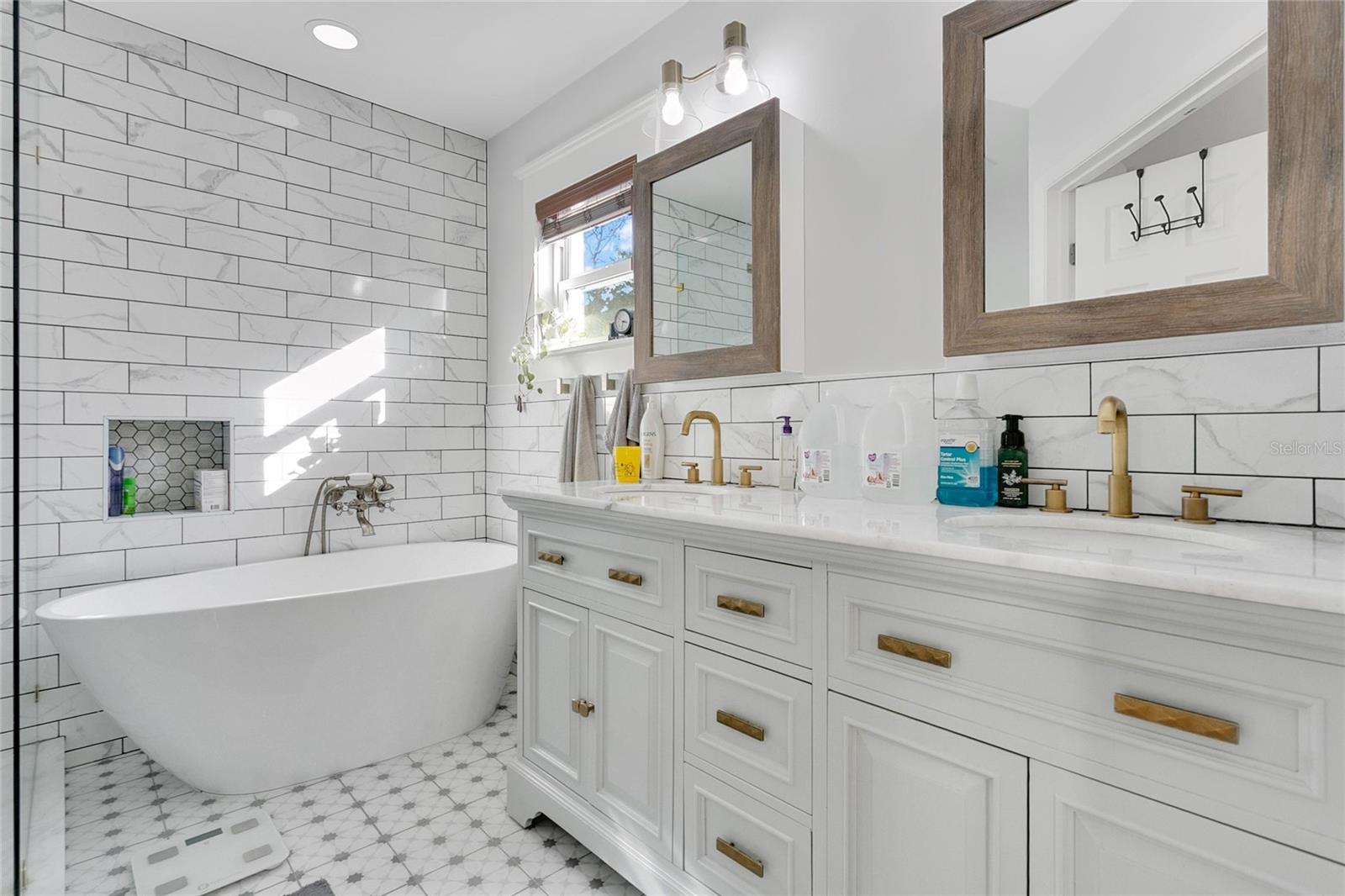 LAKE MENDELIN ESTATES - Residential