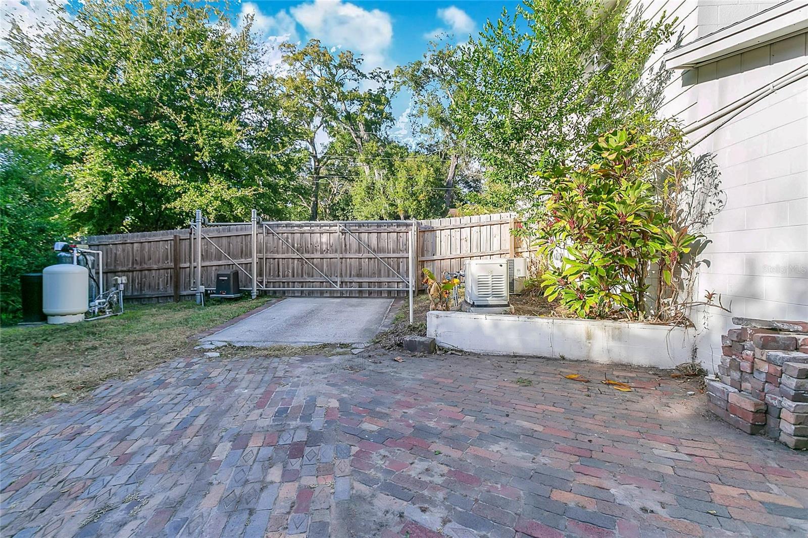 LAKE MENDELIN ESTATES - Residential