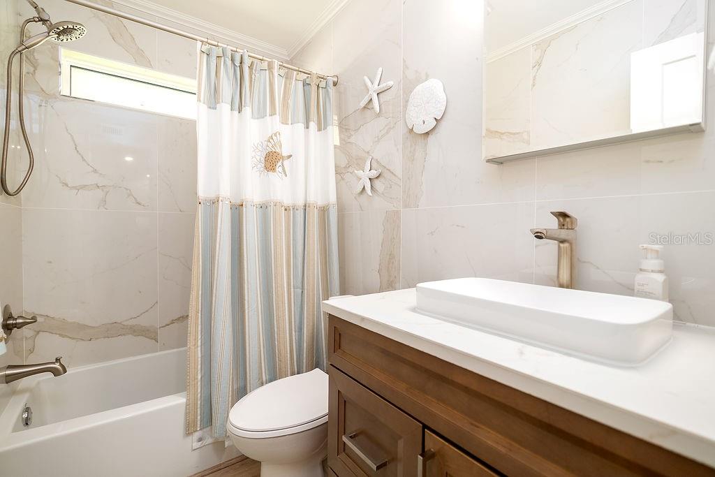 RUNAWAY BAY - Residential