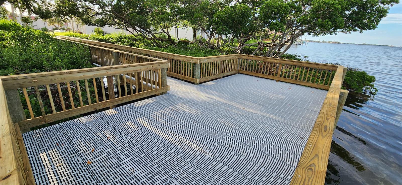 RUNAWAY BAY - Residential