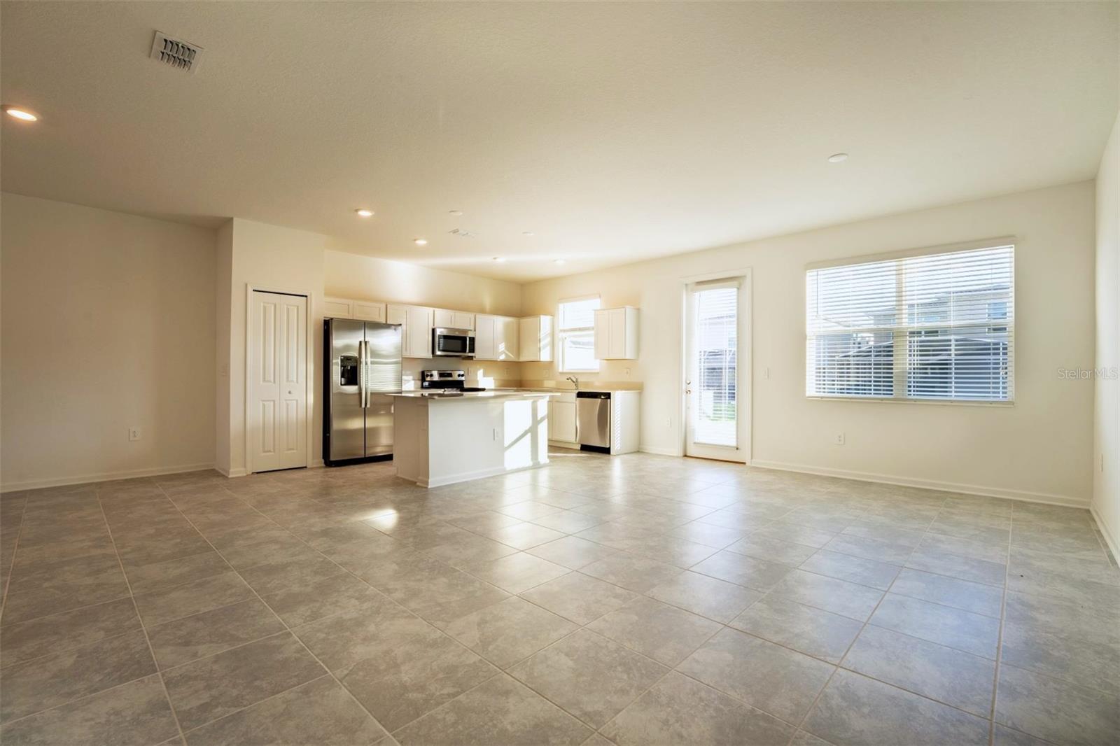 CHAMPIONS POINTE 25 TH - Residential