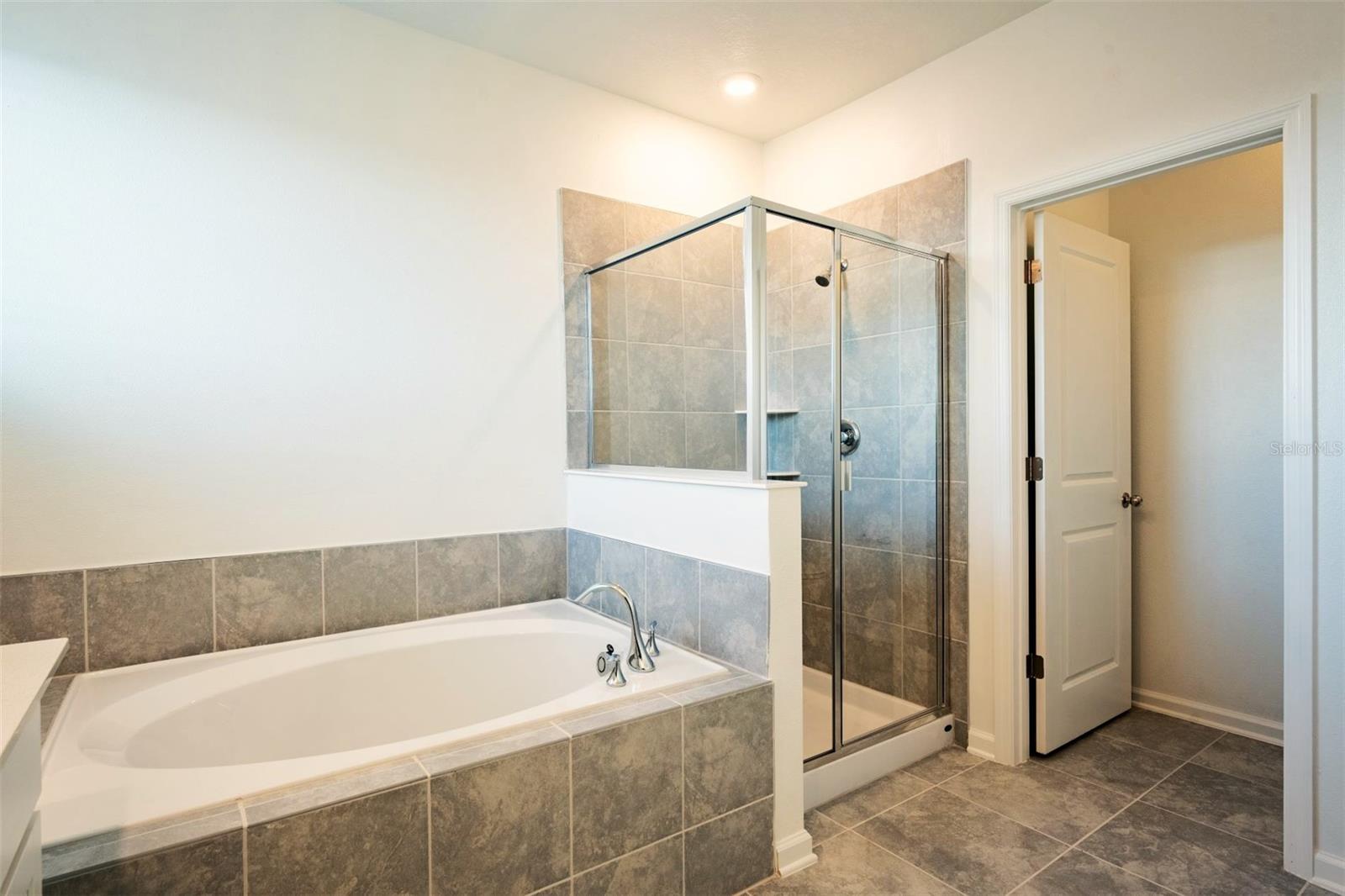 CHAMPIONS POINTE 25 TH - Residential