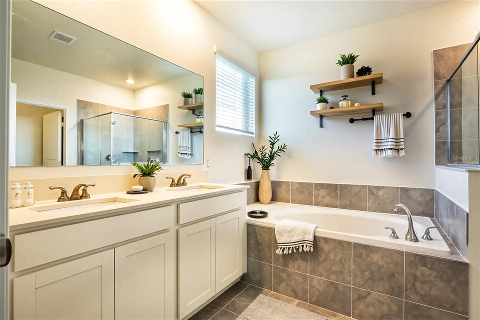 CHAMPIONS POINTE 25 TH - Residential