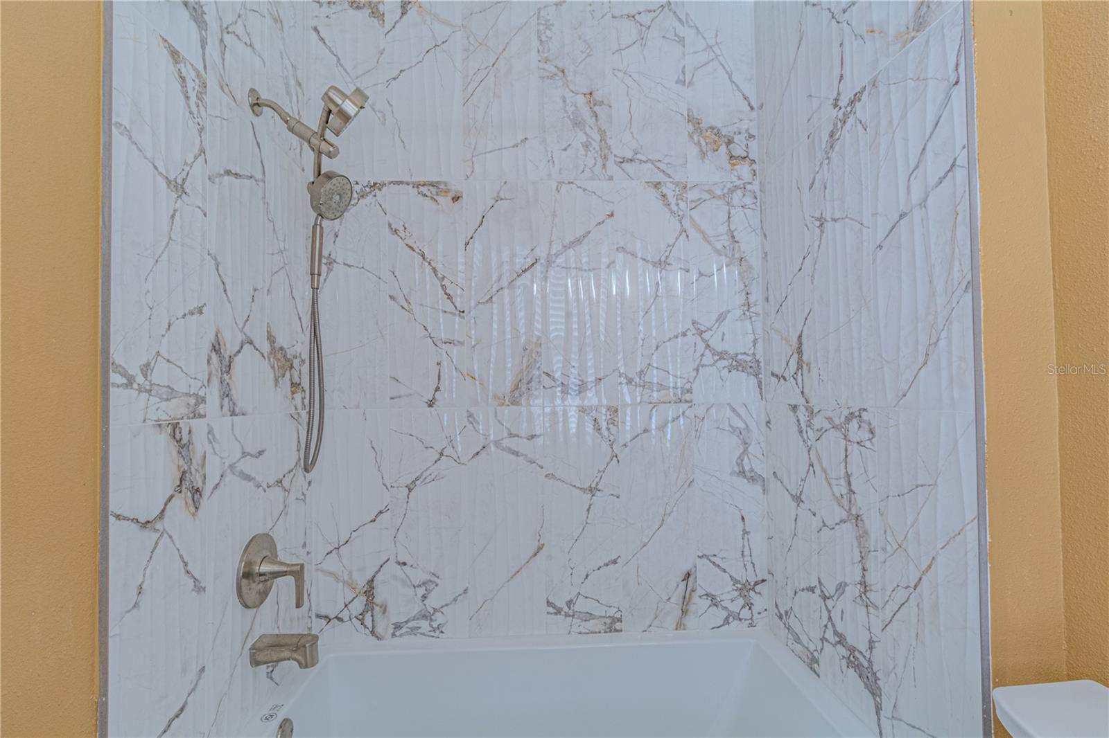 DANIELS LNDG A-J - Residential Lease