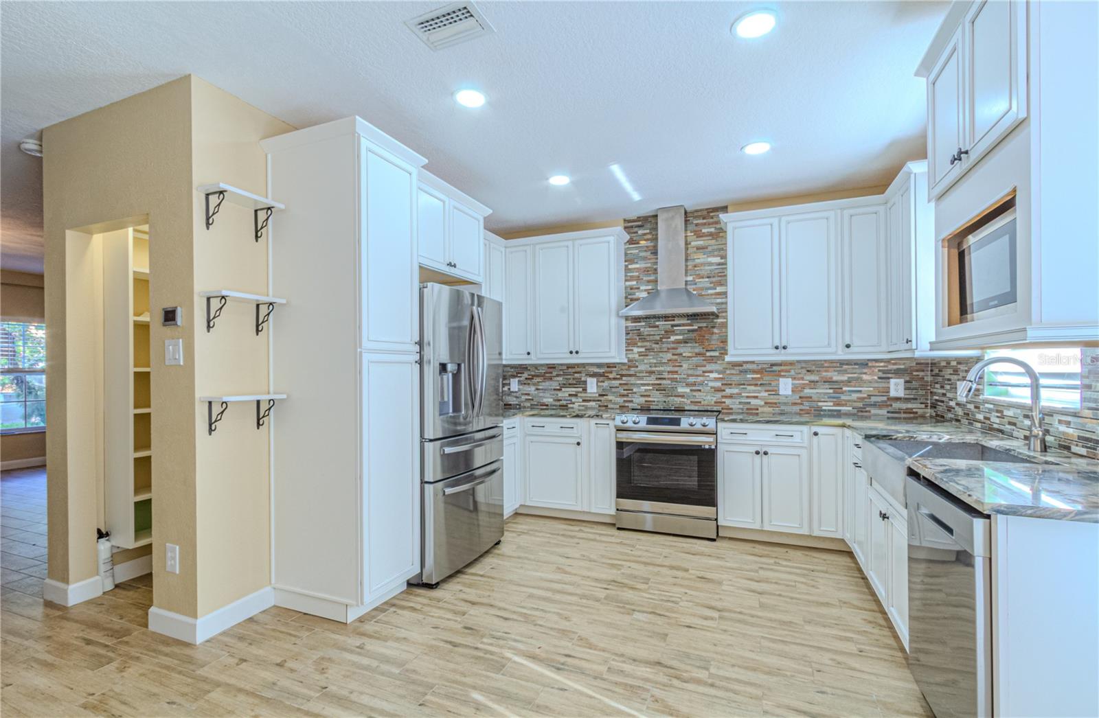 DANIELS LNDG A-J - Residential Lease