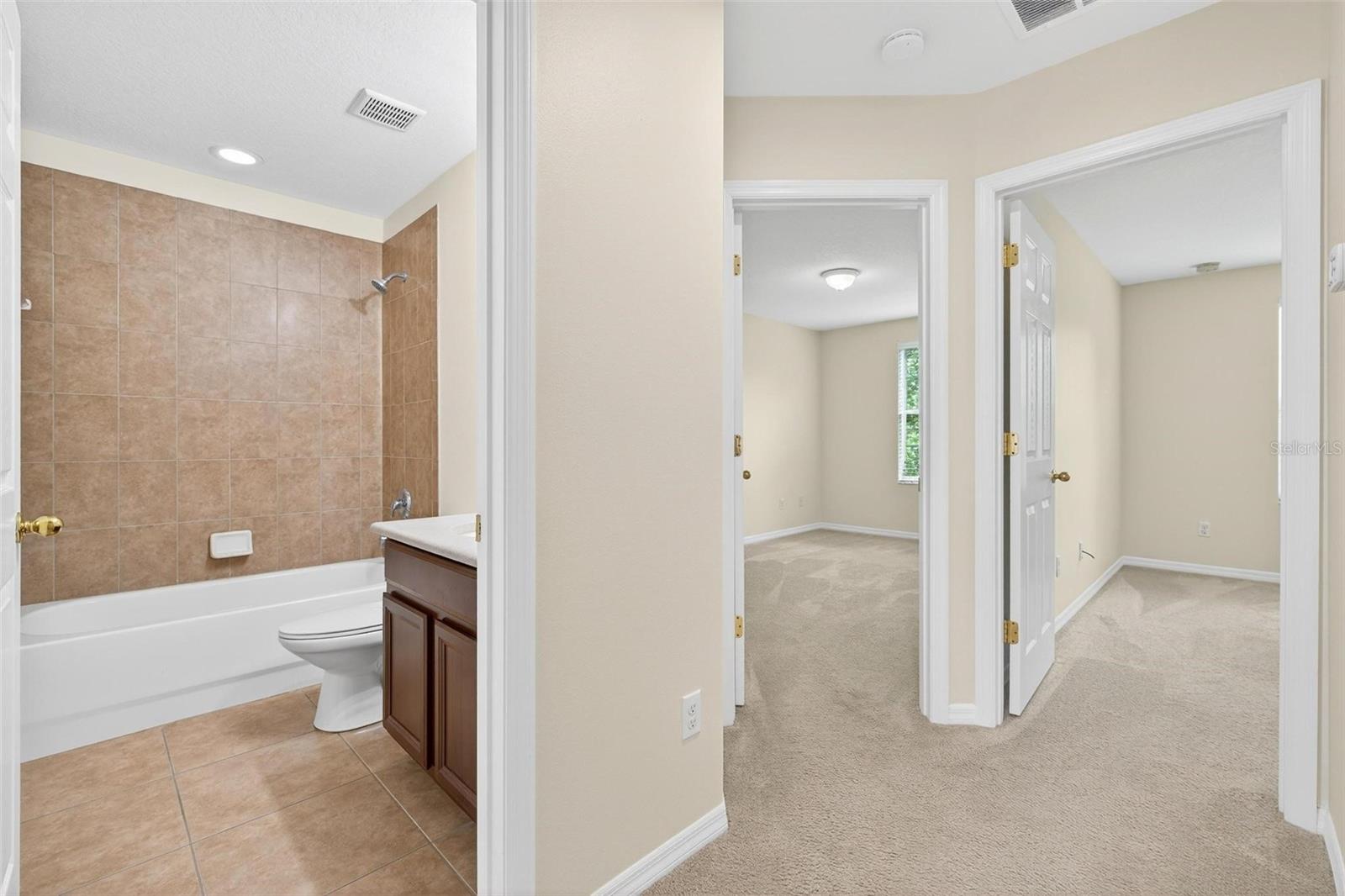 CLAYTON CROSSING TWNHMS SECOND AMD - Residential Lease