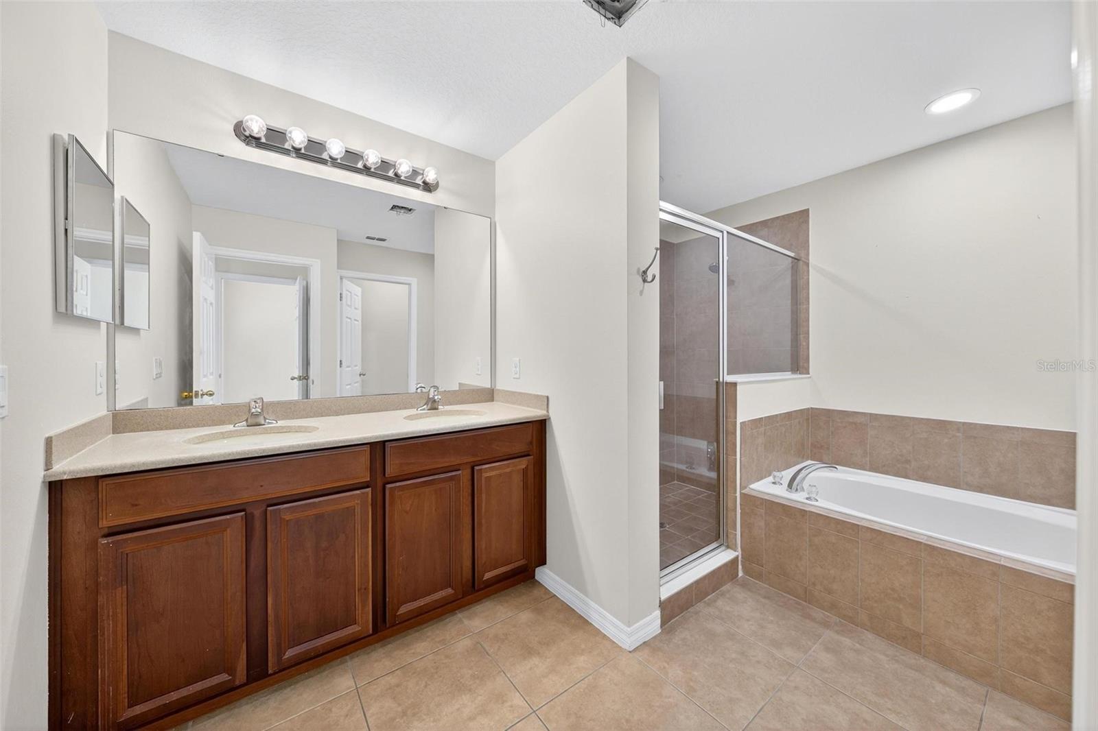 CLAYTON CROSSING TWNHMS SECOND AMD - Residential Lease