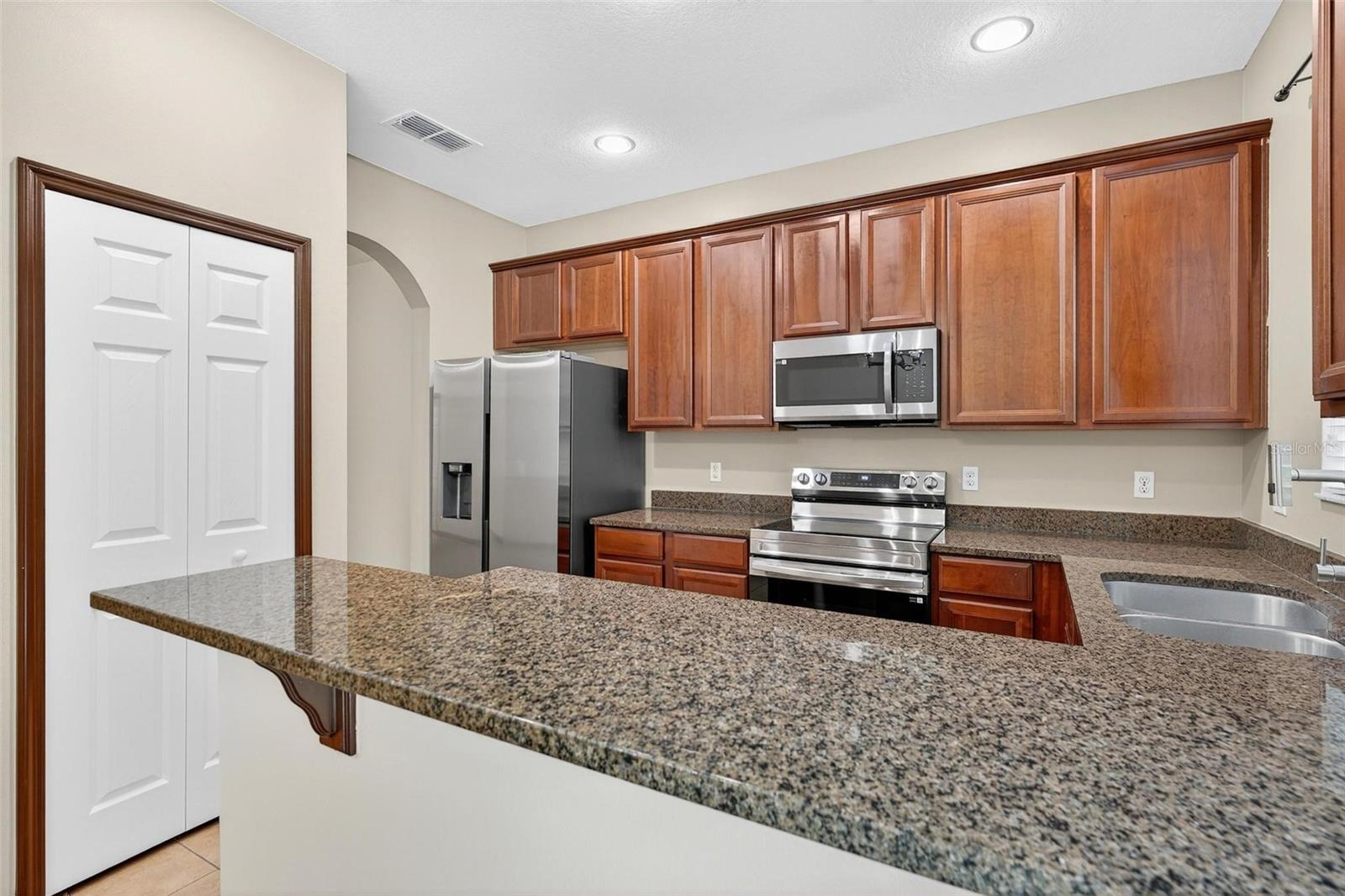 CLAYTON CROSSING TWNHMS SECOND AMD - Residential Lease