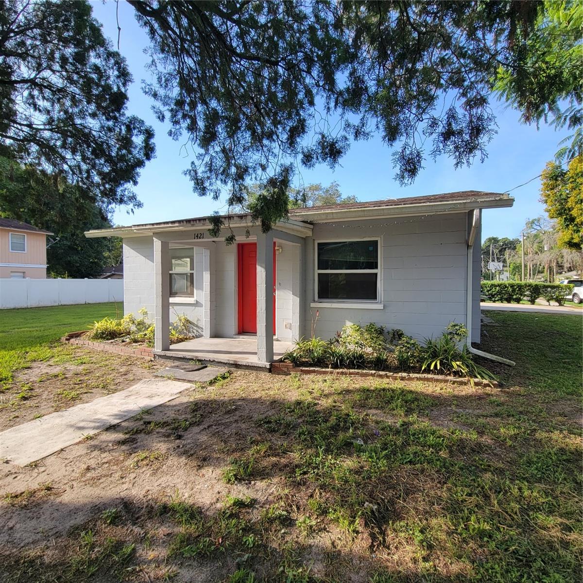 3bed , 2bath , 1300 sq ft single family house near the Busch Gardens area. $1,800 a month plus $1,800 deposit.