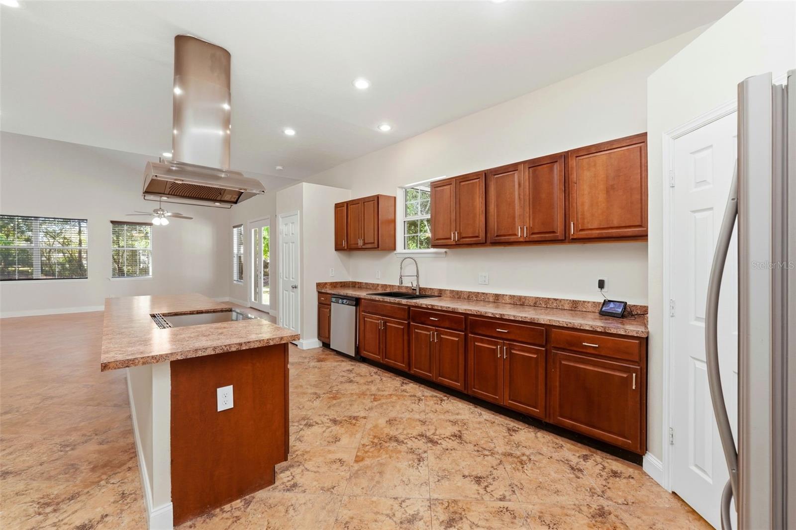 LAKE MARSHA SUB - Residential Lease