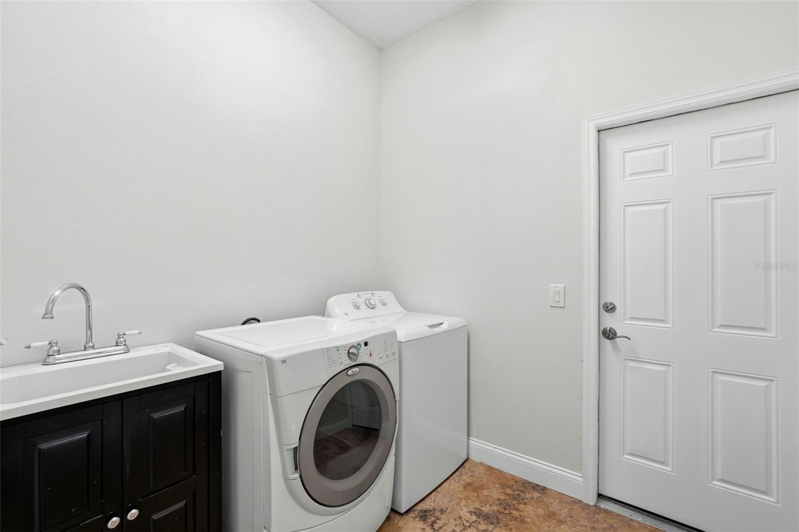 LAKE MARSHA SUB - Residential Lease