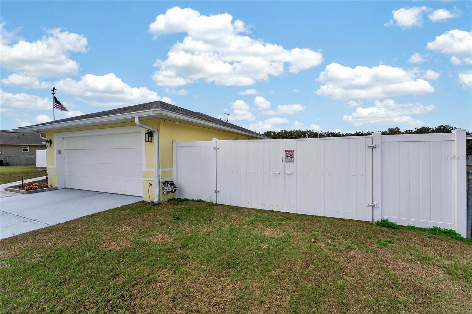 CLUBHOUSE LAKE ESTATES - Residential