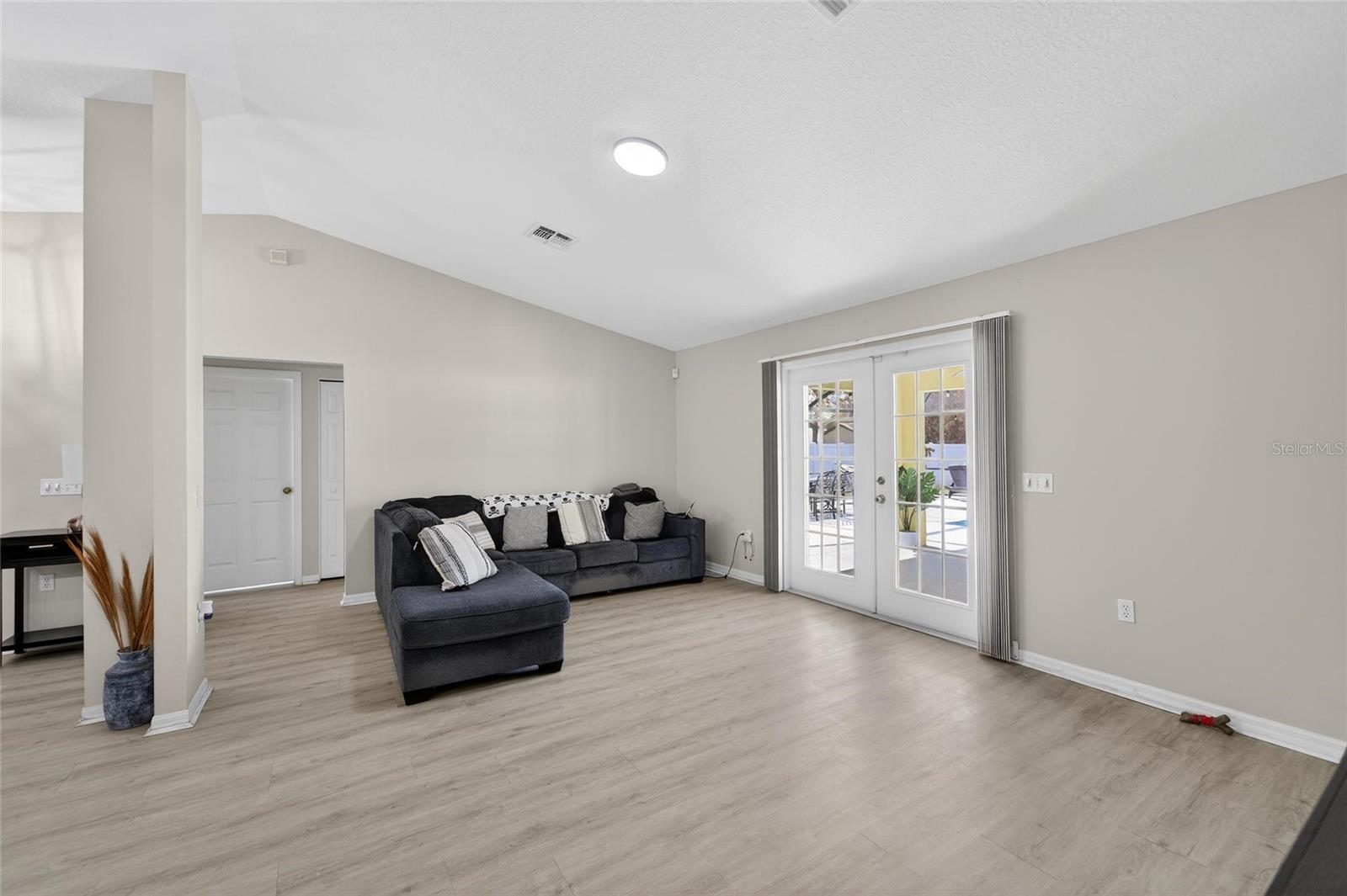 CLUBHOUSE LAKE ESTATES - Residential