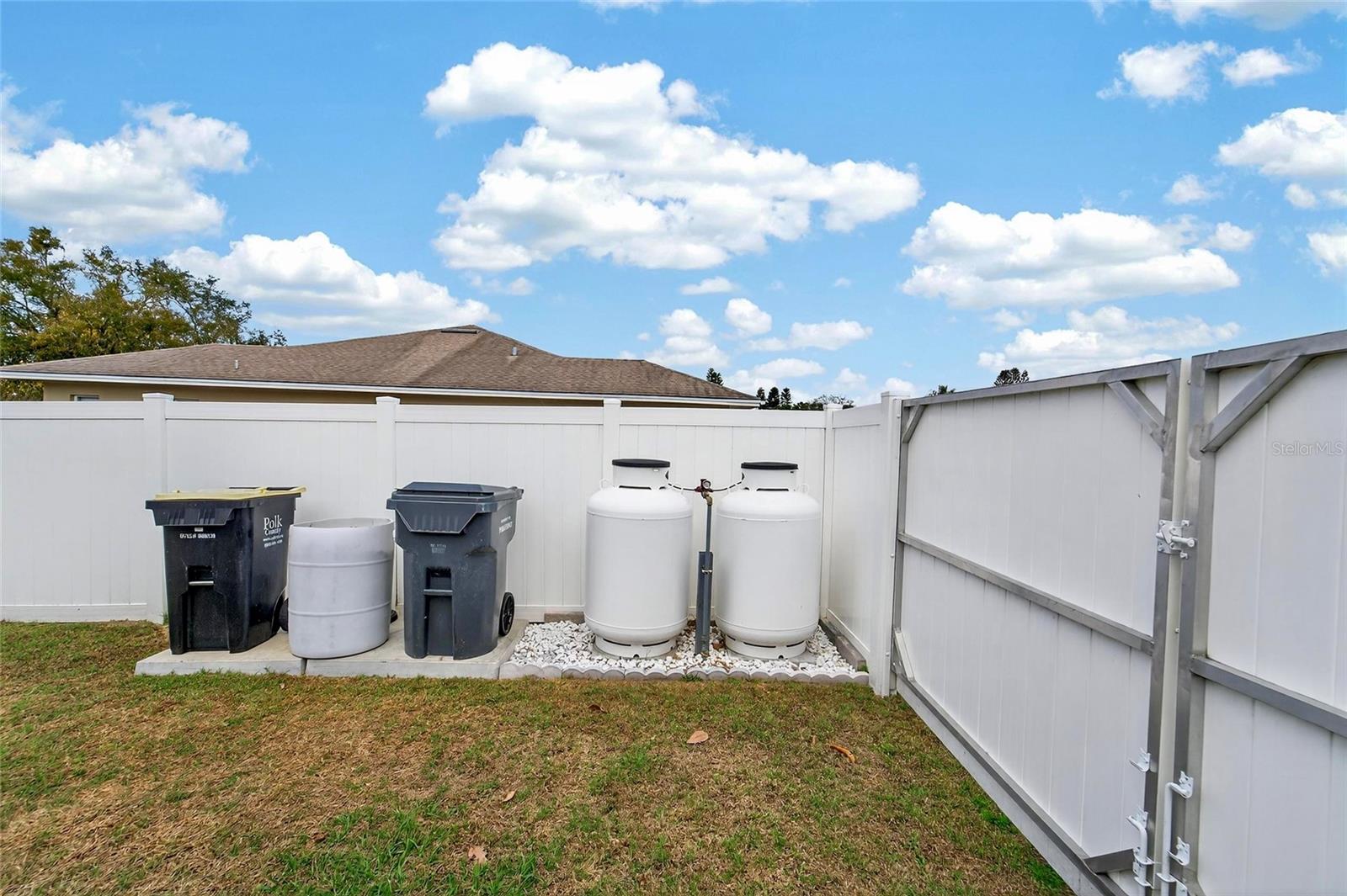 CLUBHOUSE LAKE ESTATES - Residential