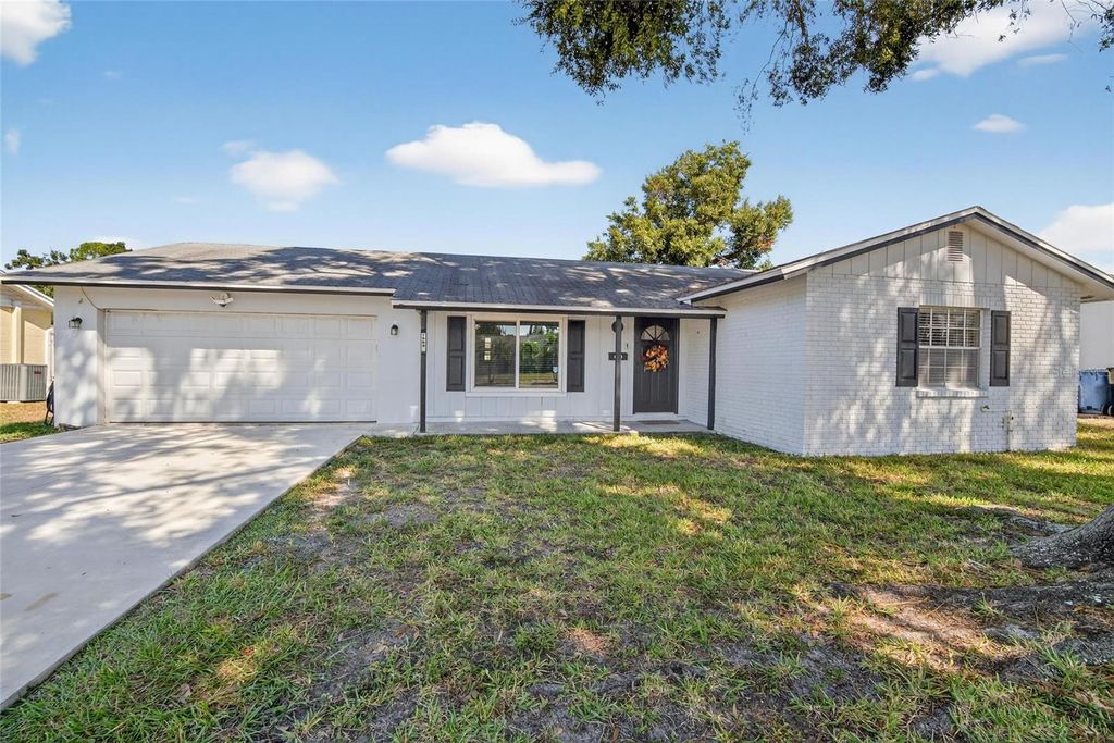 Photo of 7909 West Pocahontas Ave, Tampa, FL 33615 (MLS # TB8443809)