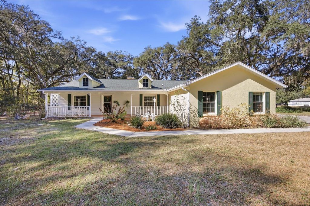 Photo of 10160 SW 136th Avenue, Dunnellon, FL 34432 (MLS # OM714220)