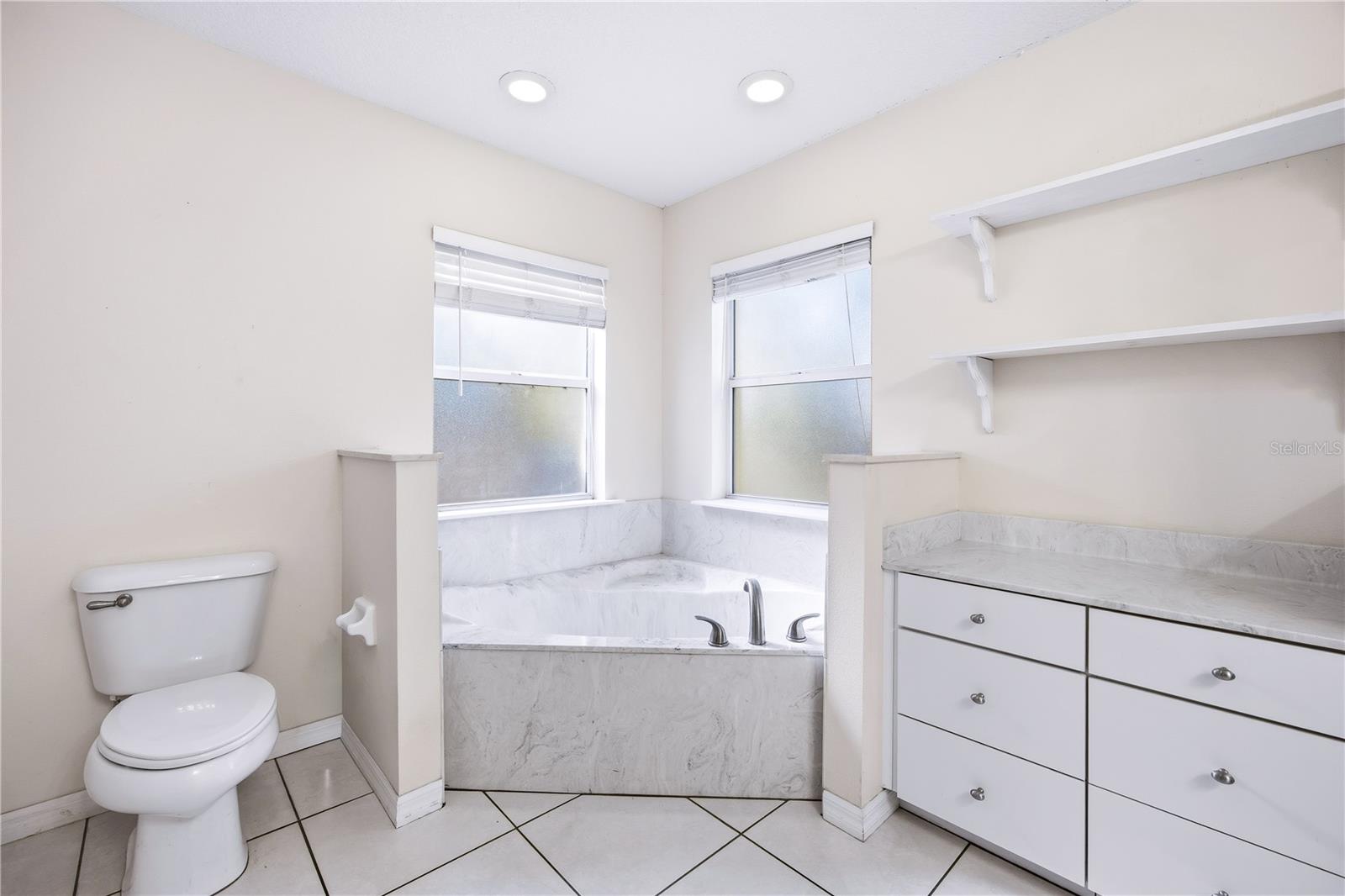 ROLLING RANCH ESTATE - Residential