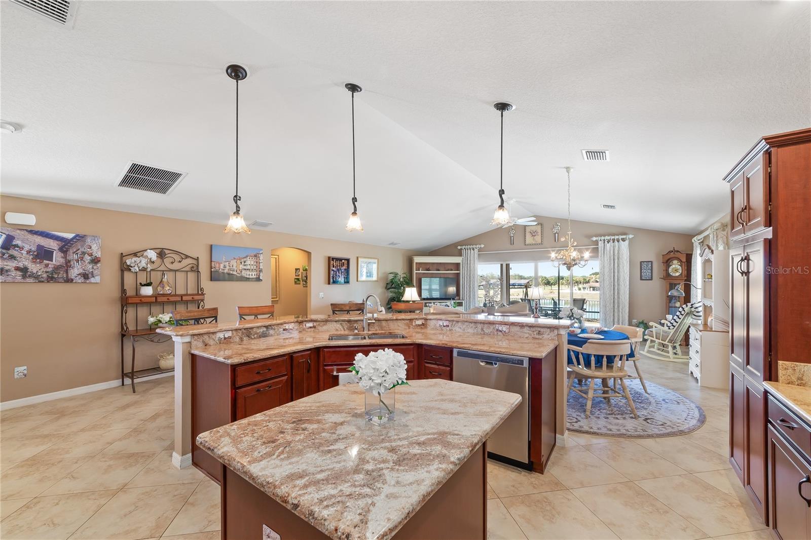 MARION PHILLIPS VILLAS - Residential