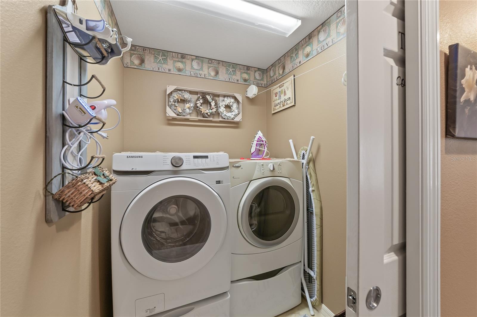 MARION PHILLIPS VILLAS - Residential