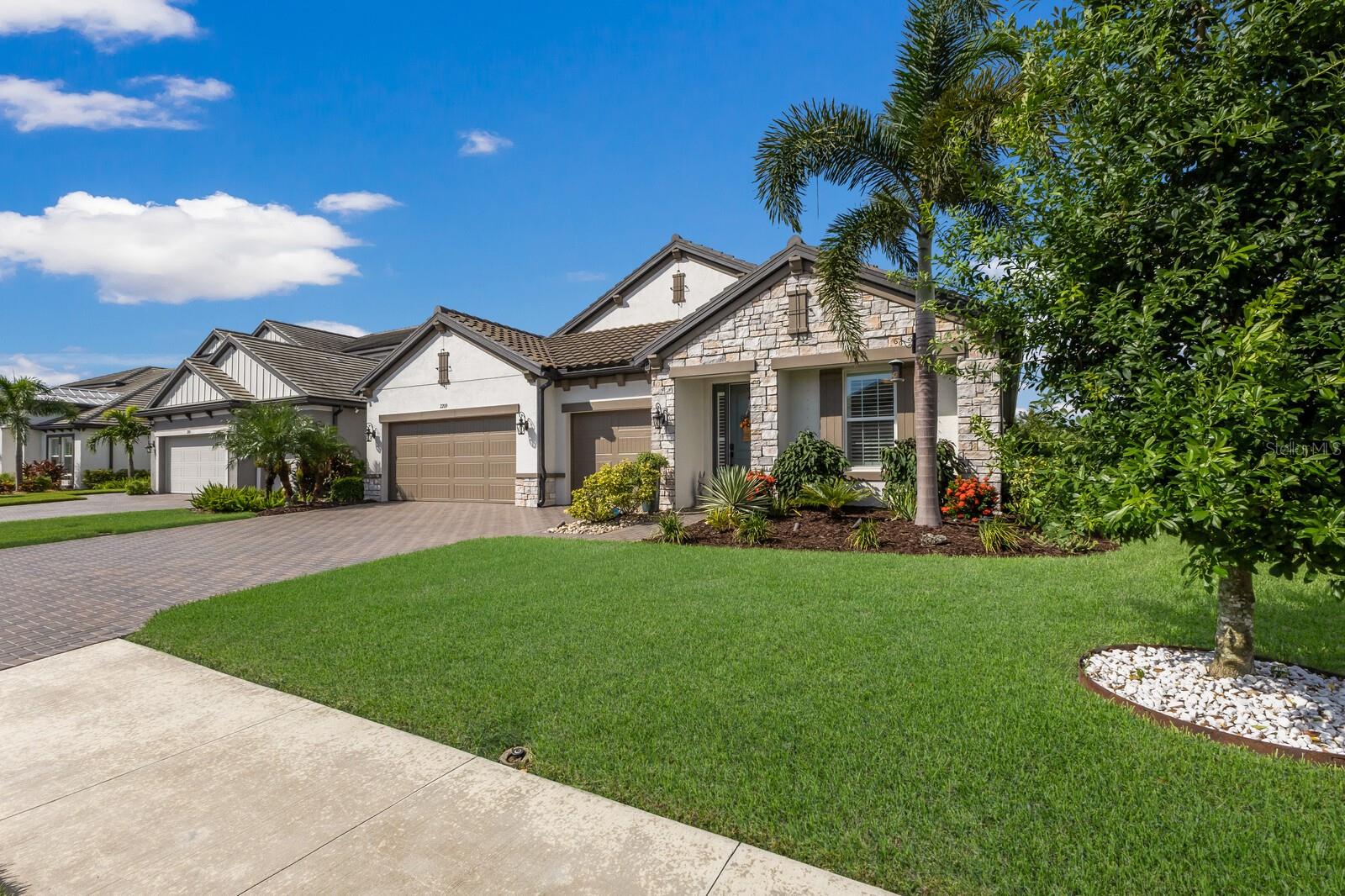 2209 WOODLEAF HAMMOCK COURT