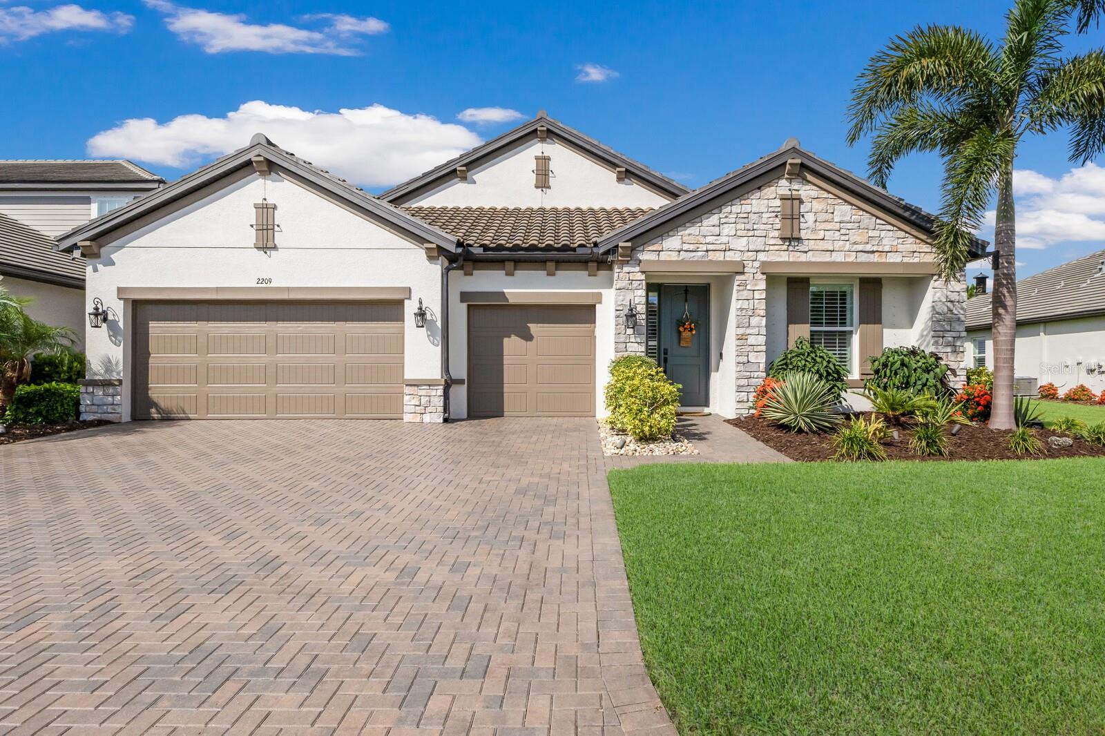 2209 WOODLEAF HAMMOCK COURT