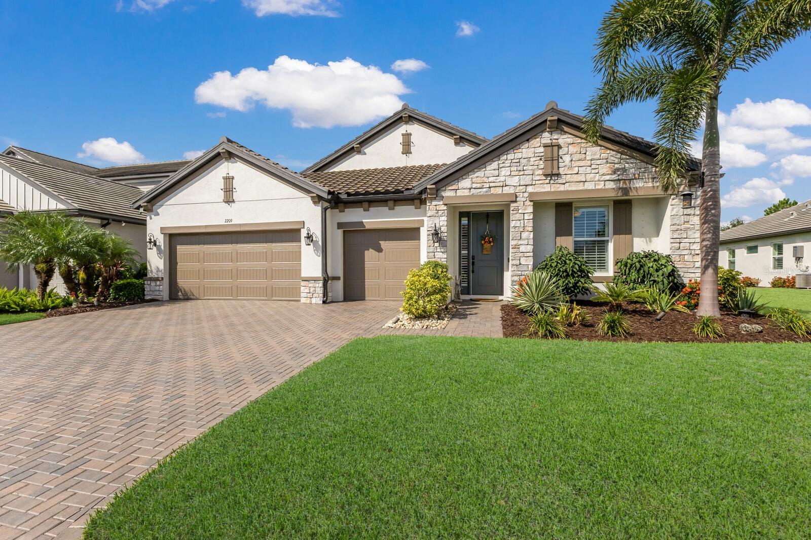 2209 WOODLEAF HAMMOCK COURT