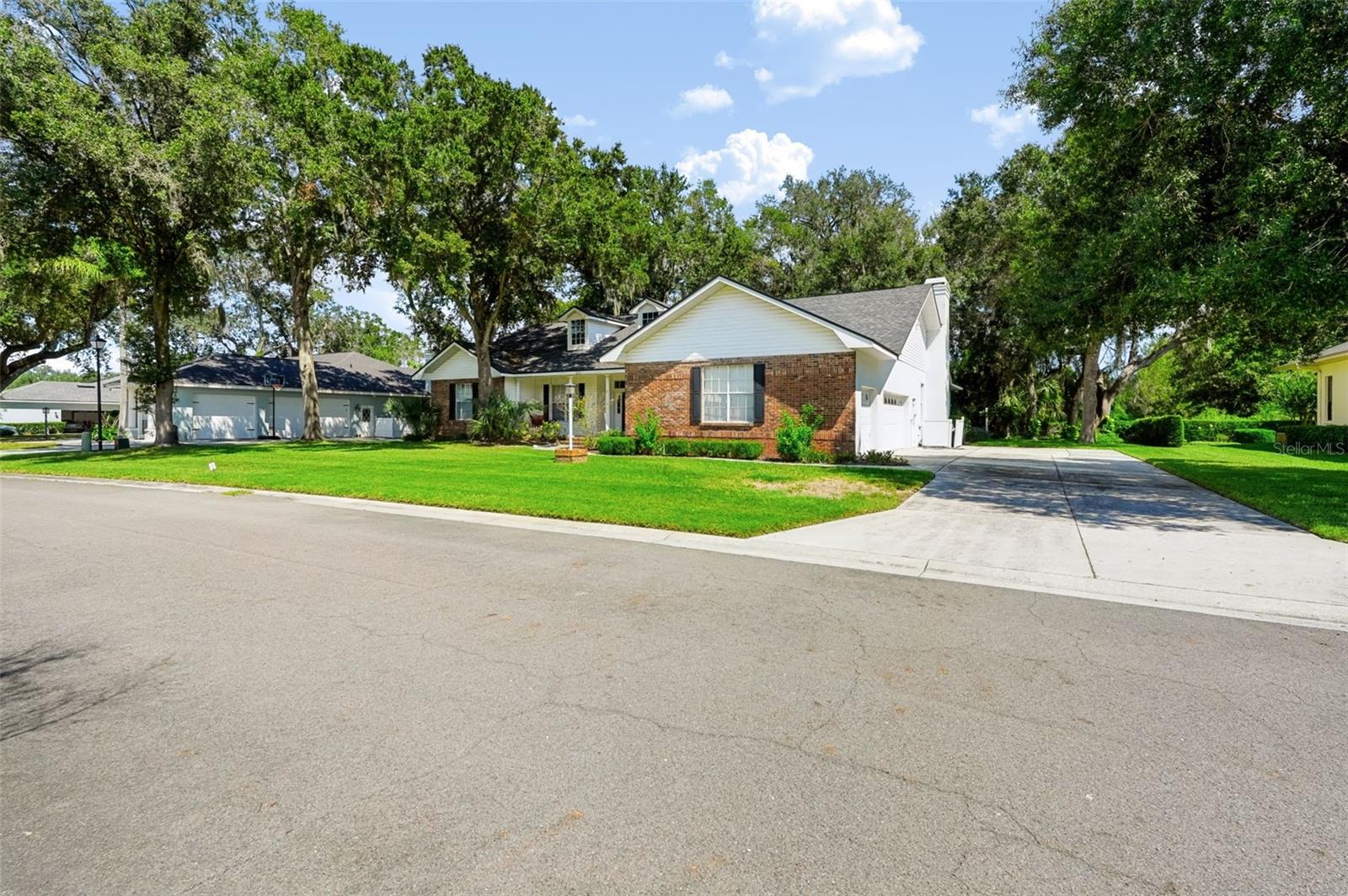6646 ROYAL FOREST DRIVE