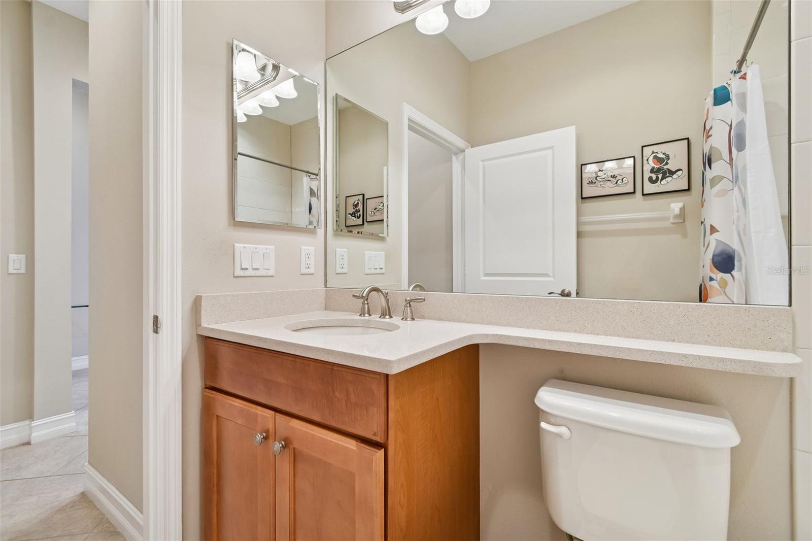 VALENCIA LAKES - Residential